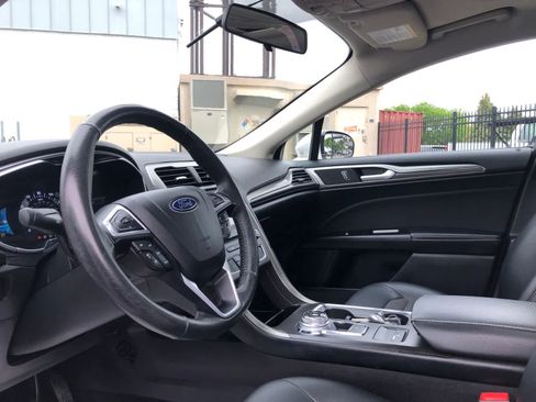 Used 2017 Ford Fusion SE w/ Equipment Group 201A FWD image 7