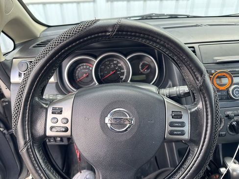 Used 2010 Nissan Versa Hatchback w/ Premium Pkg FWD image 16