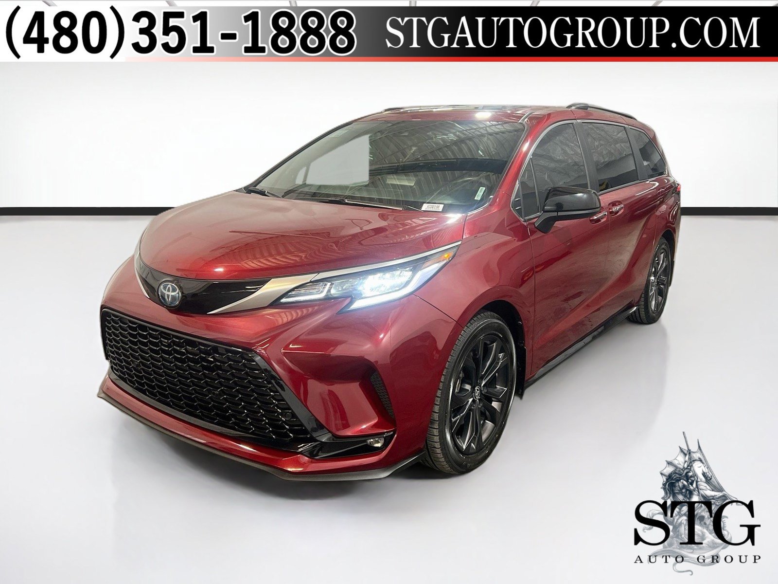Used 2023 Toyota Sienna XSE w/ XSE Plus Package FWD image 1
