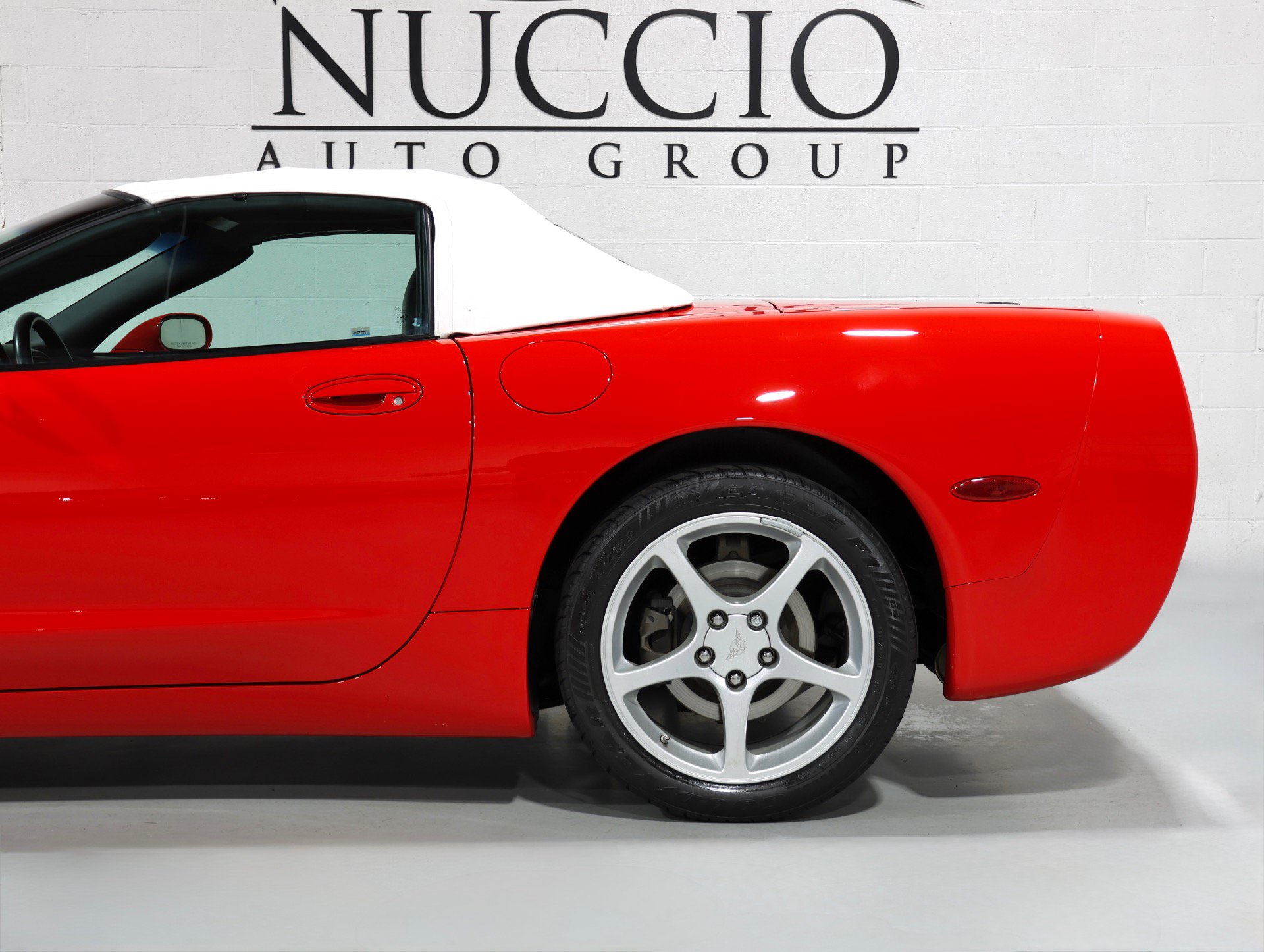 Used 2004 Chevrolet Corvette Convertible w/ Preferred Equipment Group RWD image 29