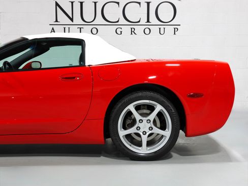 Used 2004 Chevrolet Corvette Convertible w/ Preferred Equipment Group RWD image 29