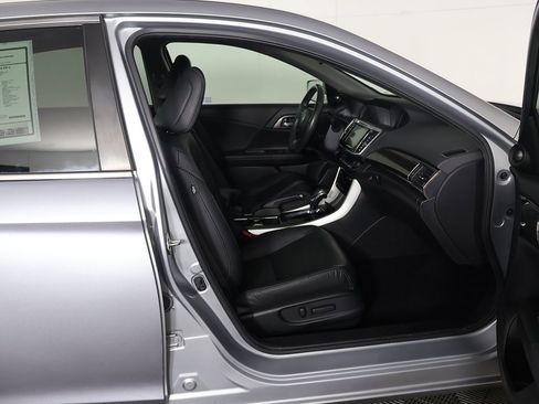 Used 2017 Honda Accord EX-L image 24