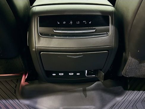 Used 2024 Cadillac Escalade ESV Sport Platinum w/ LPO, ONYX Package AWD/4WD image 28