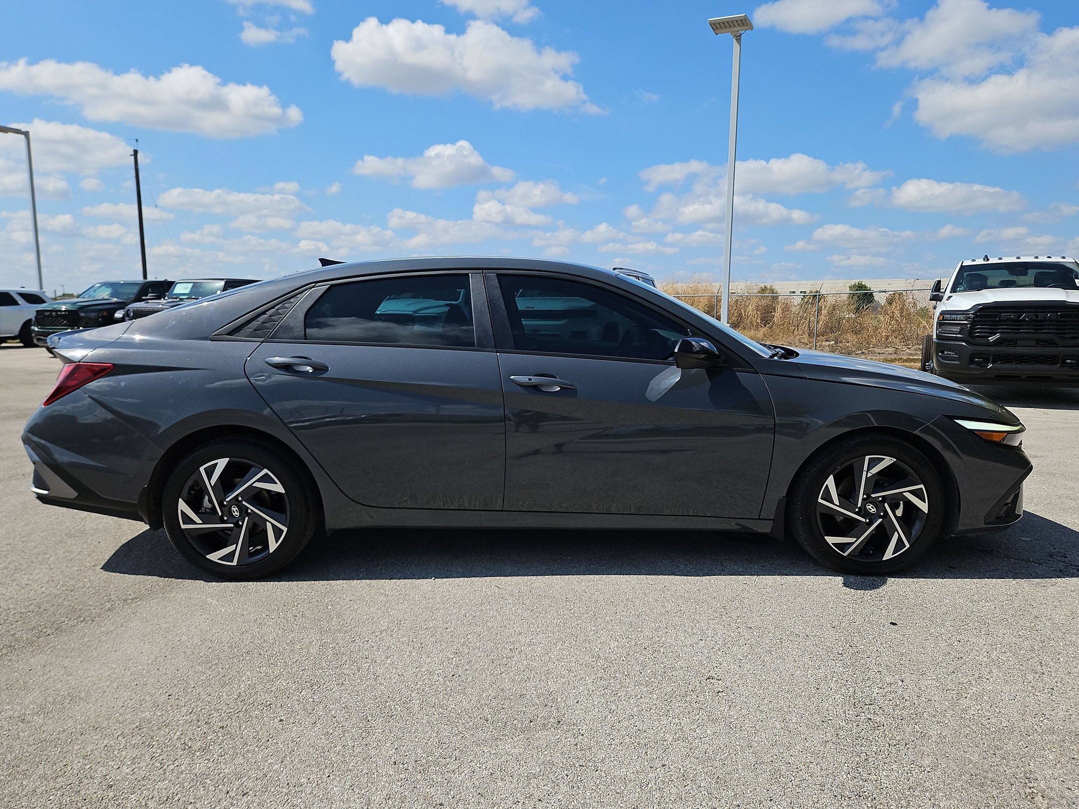 Used 2025 Hyundai Elantra Sport FWD image 2