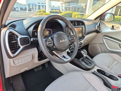 Used 2025 Kia Soul LX FWD image 10