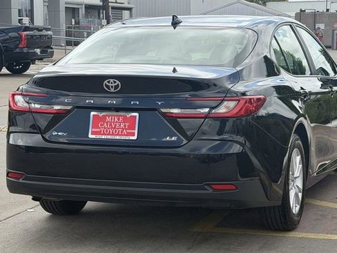 Used 2025 Toyota Camry LE FWD image 7