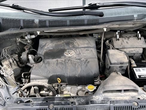 Used 2015 Toyota Sienna SE FWD image 30