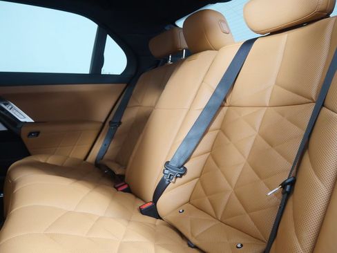 Certified 2025 BMW 740i RWD image 14