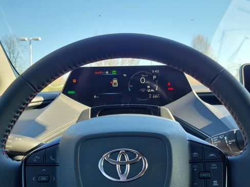 New 2026 Toyota Prius Plug-In Hybrid FWD image 9