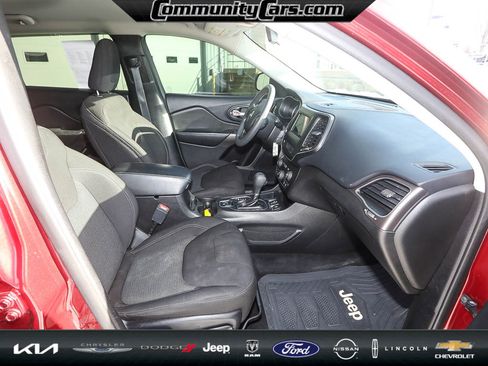 Used 2019 Jeep Cherokee Latitude w/ Popular Appearance Group image 21