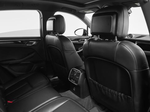Certified 2022 Porsche Macan AWD/4WD image 24