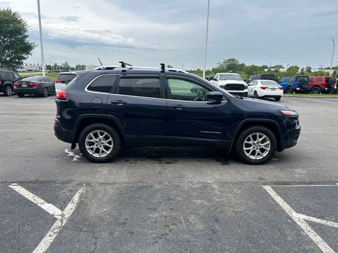 Used 2015 Jeep Cherokee Latitude w/ Comfort/Convenience Group AWD/4WD image 2