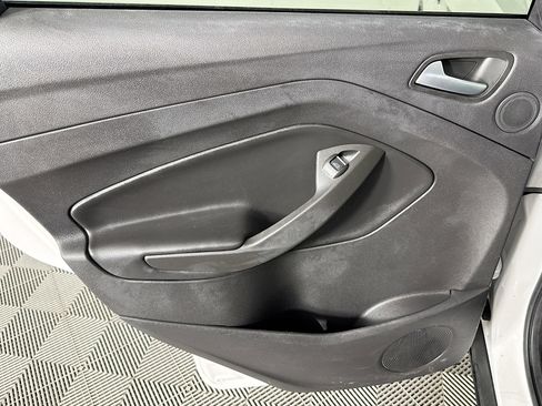 Used 2017 Ford Escape SE w/ Equipment Group 201A image 24