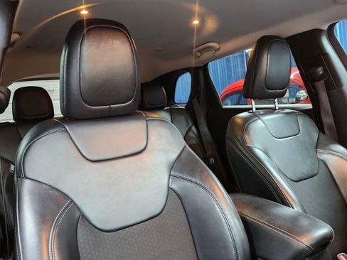 Used 2019 Jeep Cherokee Latitude Plus w/ Cold Weather Group image 17