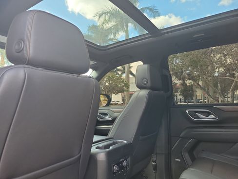 Used 2023 Chevrolet Suburban High Country image 17