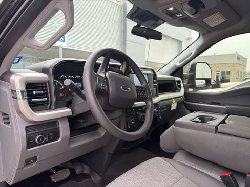 Used 2025 Ford F250 XL w/ STX Appearance Package image 11