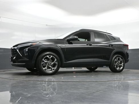 Used 2025 Chevrolet Trax LT FWD image 44