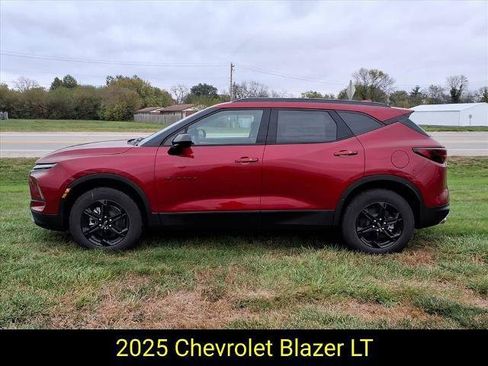 New 2025 Chevrolet Blazer LT w/ Convenience Package image 2