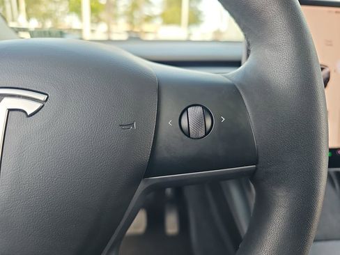 Used 2022 Tesla Model Y Long Range image 20