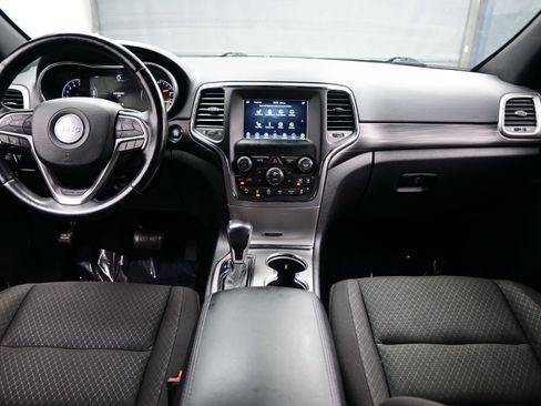 Used 2021 Jeep Grand Cherokee Laredo w/ Security & Convenience Group AWD/4WD image 16