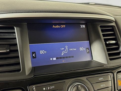 Used 2020 Nissan Pathfinder SV image 14