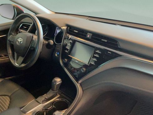 Used 2020 Toyota Camry SE w/ Convenience Package FWD image 31