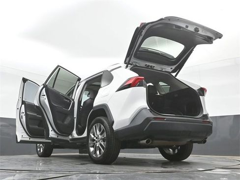 Used 2020 Toyota RAV4 XLE Premium image 55