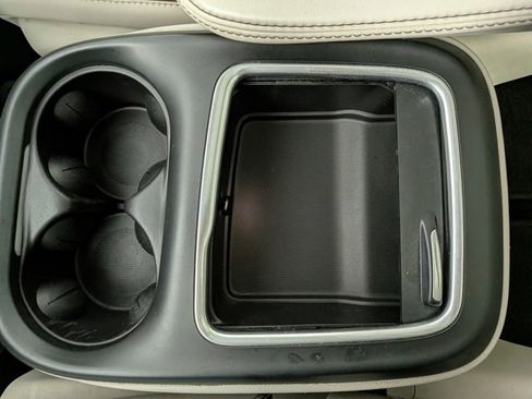 Used 2019 Chrysler Pacifica Limited image 24