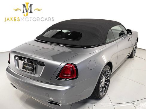 Used 2019 Rolls-Royce Dawn RWD image 13