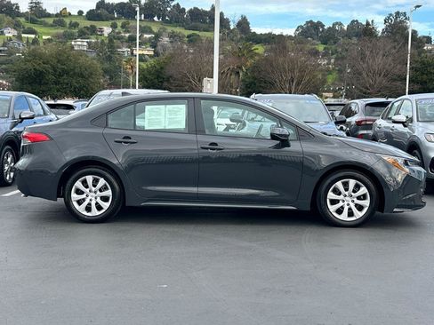 Used 2025 Toyota Corolla LE image 2