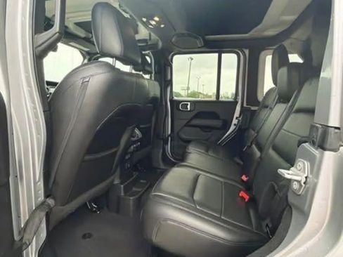 Used 2019 Jeep Wrangler Unlimited Sahara w/ Advanced Safety Group AWD/4WD image 14