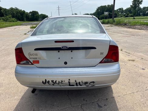 Used 2002 Ford Focus SE FWD image 6