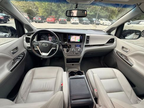 Used 2015 Toyota Sienna XLE w/ XLE Navigation Package AWD/4WD image 2