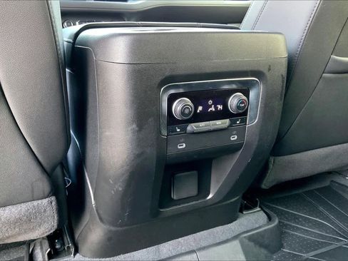 Used 2024 Chevrolet Suburban Z71 w/ Luxury Package image 36