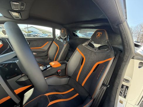 Used 2024 Lamborghini Huracan Tecnica image 18