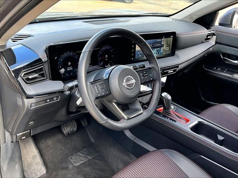 Certified 2025 Nissan Kicks SR image 17