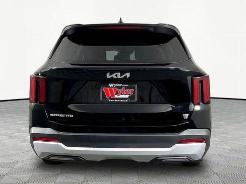 Certified 2026 Kia Sorento LX FWD image 5