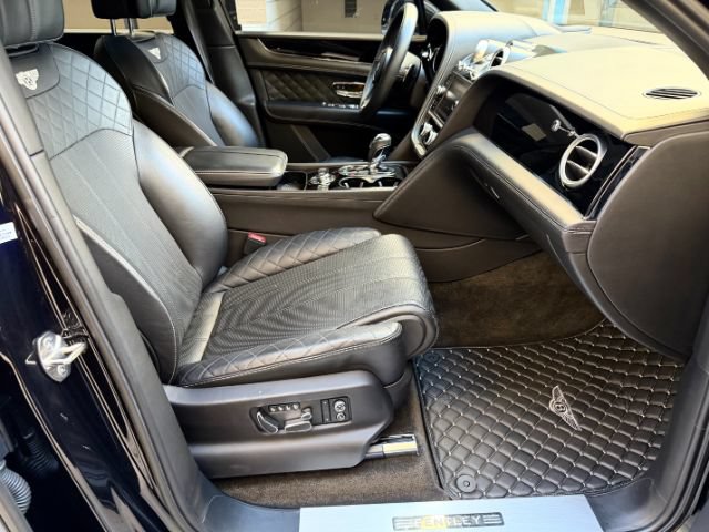Used 2017 Bentley Bentayga AWD/4WD image 18