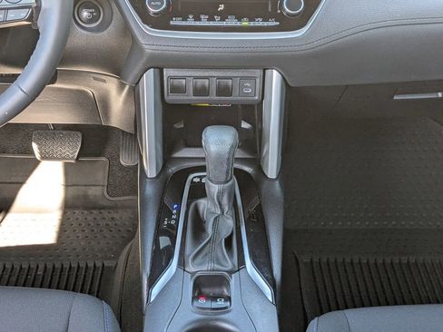 Used 2023 Toyota Crown Limited image 15