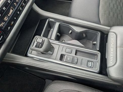 Used 2025 Nissan Pathfinder SV FWD image 18