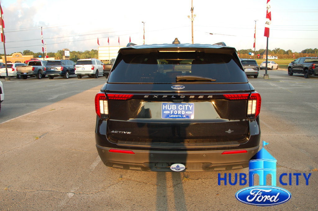 Used 2025 Ford Explorer Active RWD image 4
