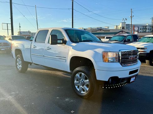 Used 2014 GMC Sierra 2500 Denali w/ Suspension Package, Off-Road image 7