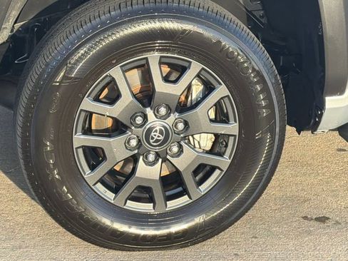 Certified 2025 Toyota 4Runner SR5 AWD/4WD image 31