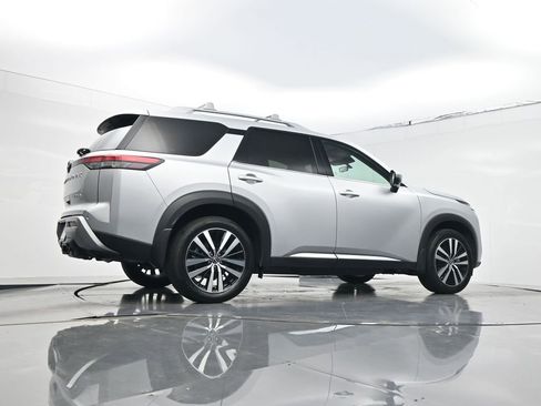 Used 2024 Nissan Pathfinder Platinum w/ Cargo Package AWD/4WD image 23
