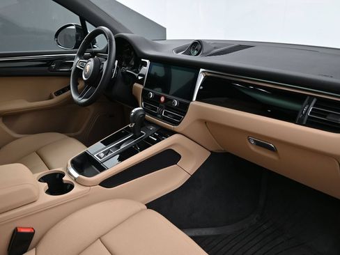Certified 2026 Porsche Macan AWD/4WD image 14