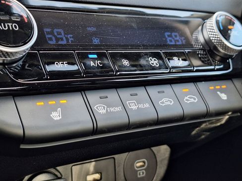 Used 2024 Hyundai Elantra SEL w/ Convenience Package image 21