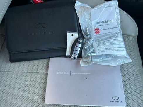 Used 2016 INFINITI Q70 3.7 w/ Sport Package image 32