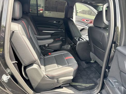 Used 2025 Chevrolet Traverse RS FWD image 29