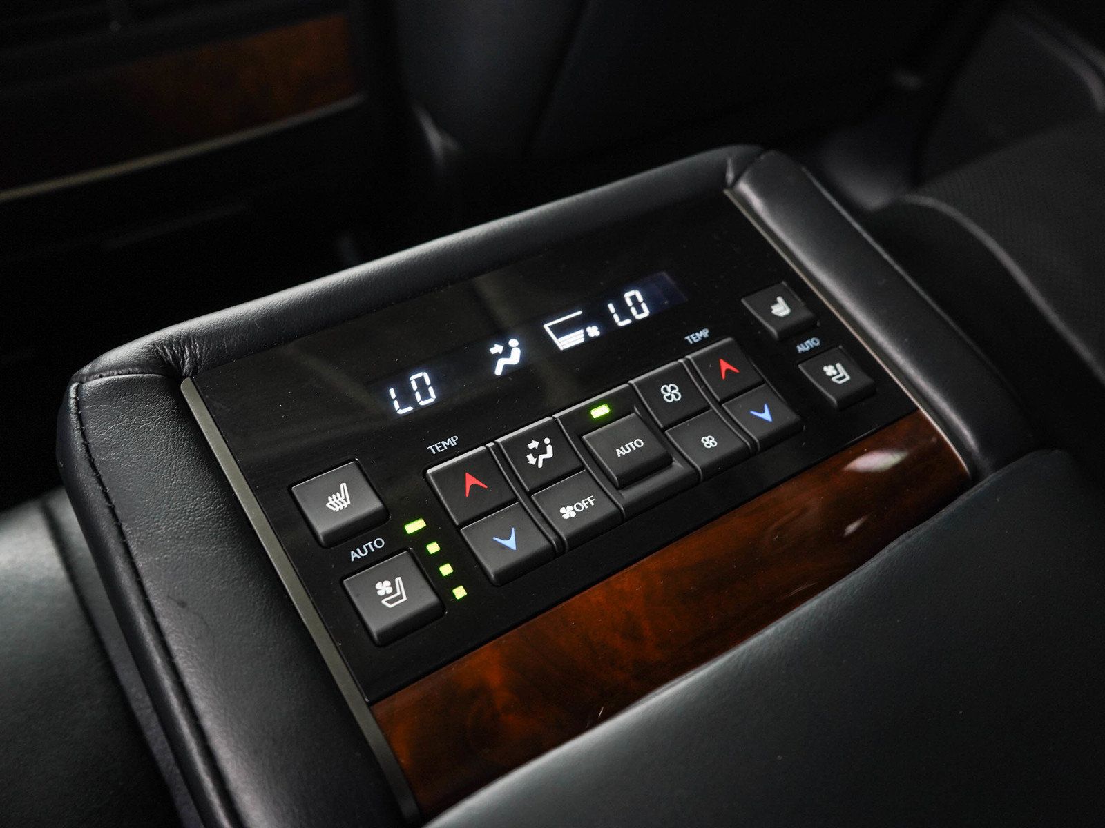 Used 2018 Lexus LX 570 4WD w/ Luxury Package image 18