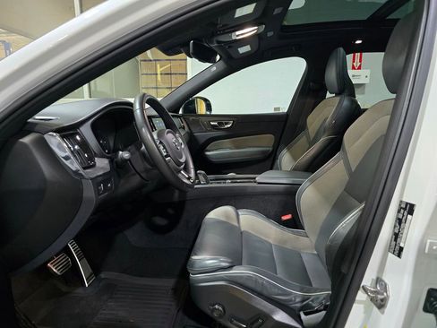 Used 2022 Volvo XC60 B5 R-Design w/ Climate Package image 21